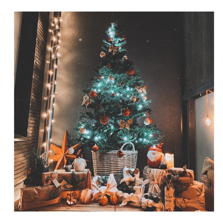 10 Christmas Balcony Decorating Ideas | Apartment Therapy